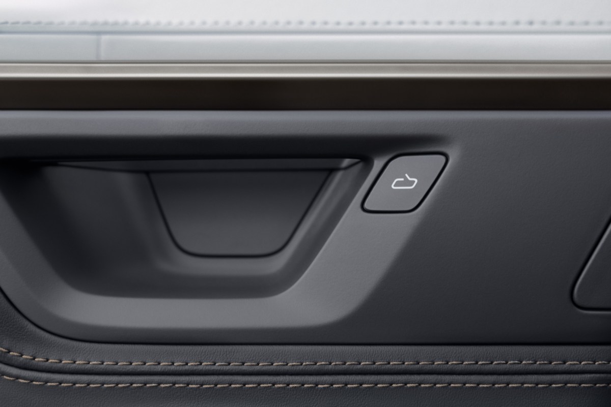 rivian next-gen r1s door latch