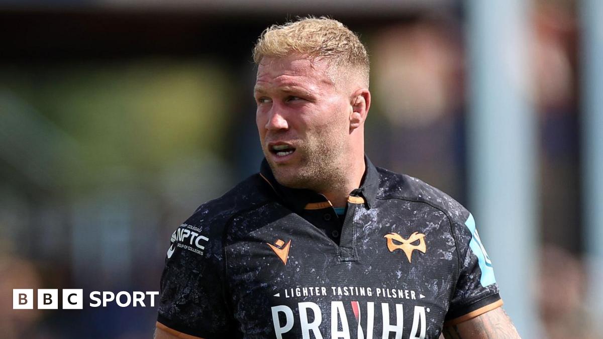 Ross Moriarty in the black jersey of Ospreys