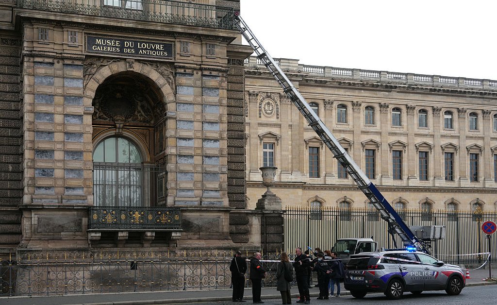 Roubo do Louvre: como ladrões realizaram roubo de joias “inestimáveis”