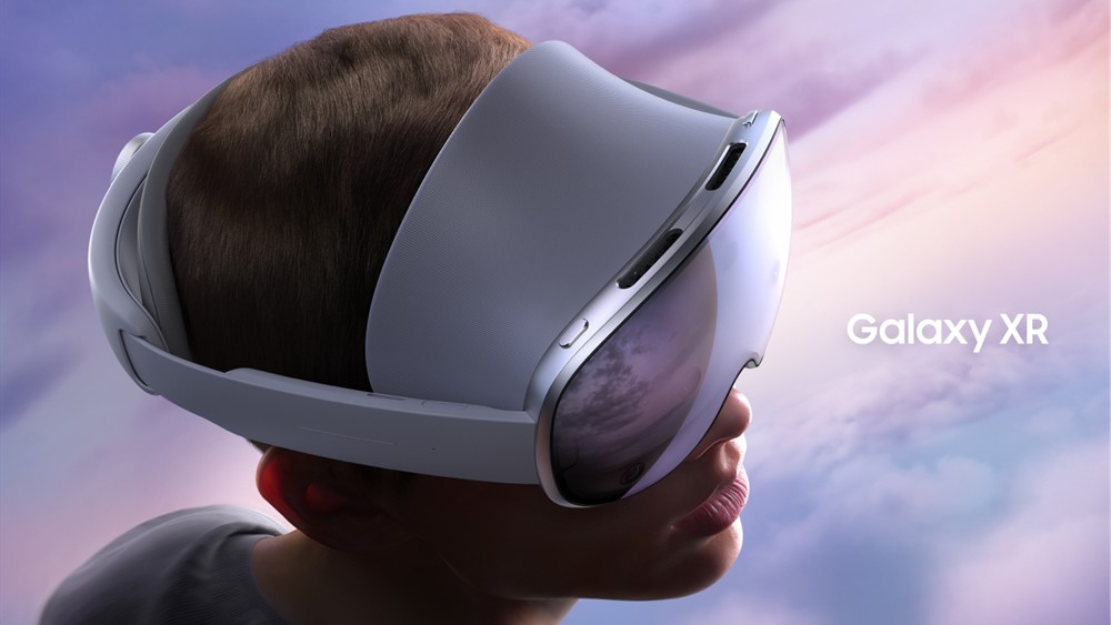 person wearing Samsung Galaxy XR headset