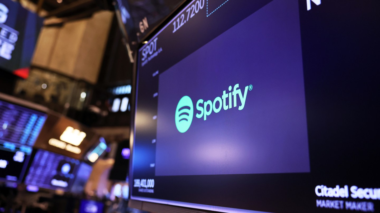 Spotify faz parceria com grandes gravadoras para desenvolver produtos musicais de IA