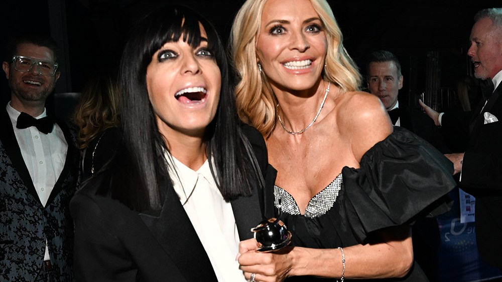 Tess Daly e Claudia Winkleman apresentam 'Strictly Come Dancing' para sair