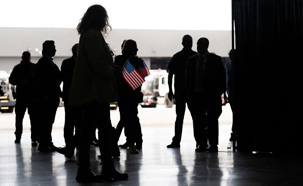 Trump Admin limita refugiados, priorizando sul-africanos brancos