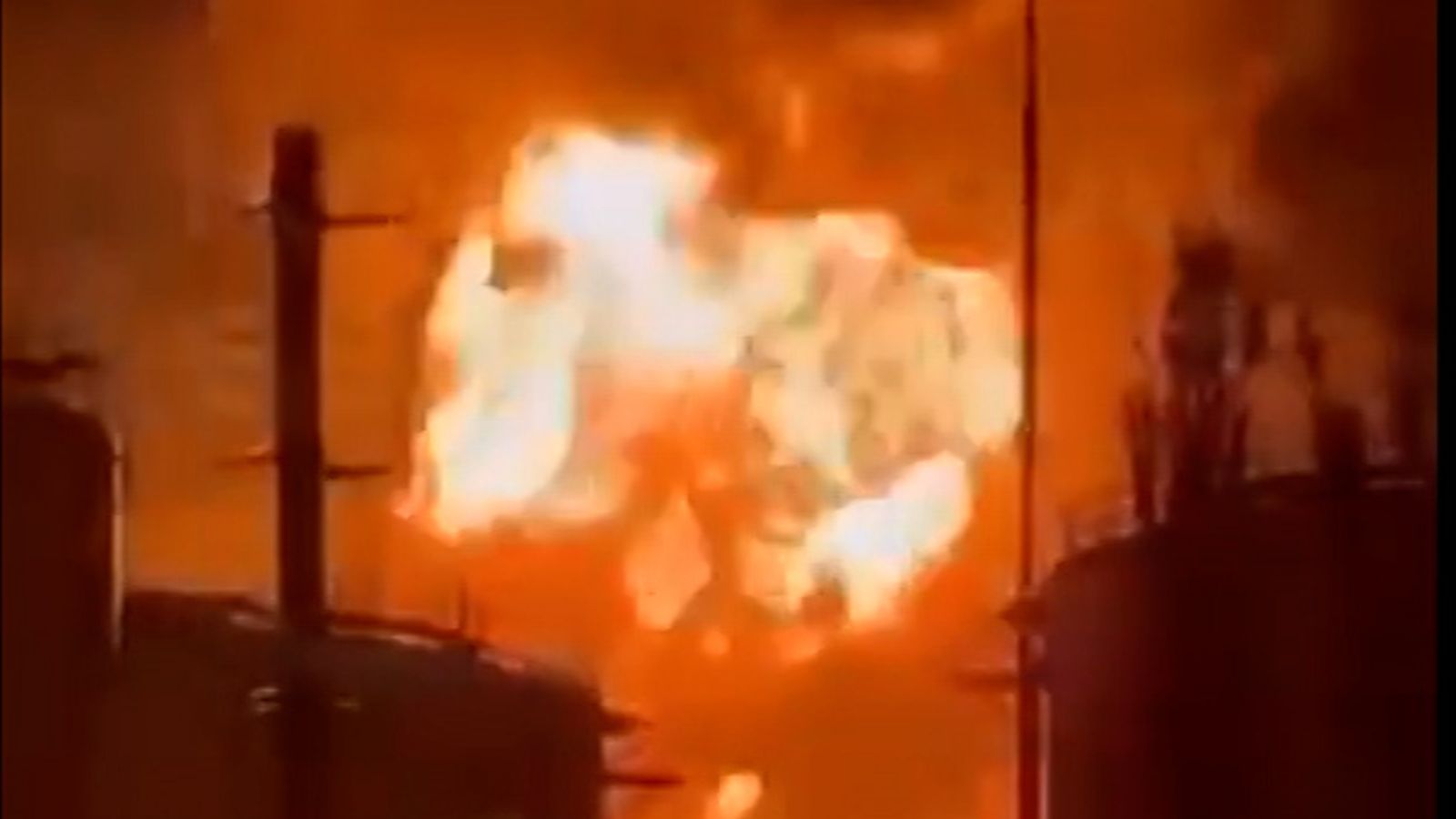 Ucrânia diz ter atingido terminal petrolífero na Crimeia e importante fábrica russa de explosivos | Notícias do mundo