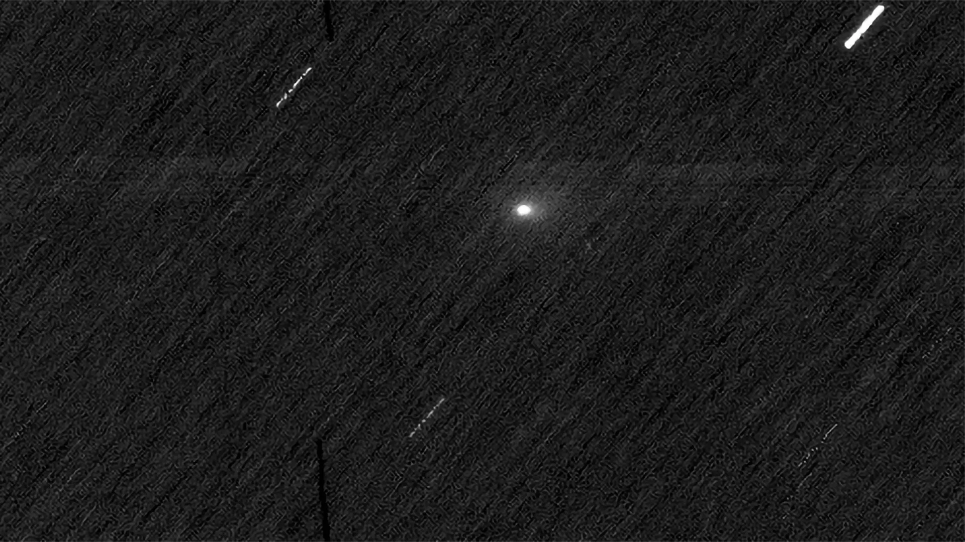 Um visitante interestelar ilumina o céu do Planeta Vermelho