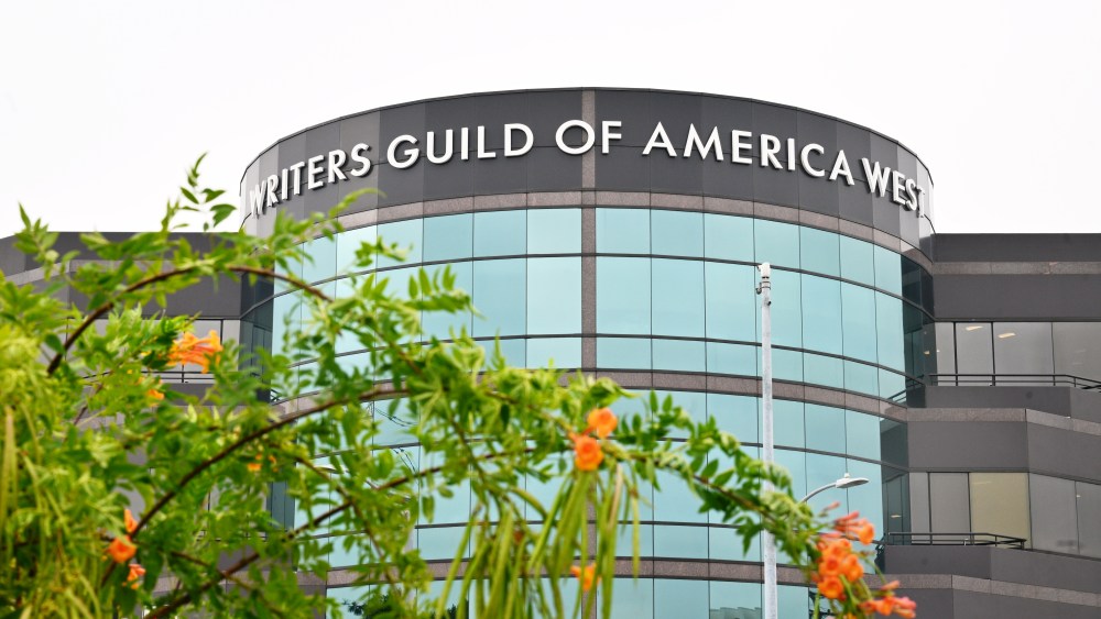WGA afirma que fusão da Warner Bros. seria um 'desastre' para escritores