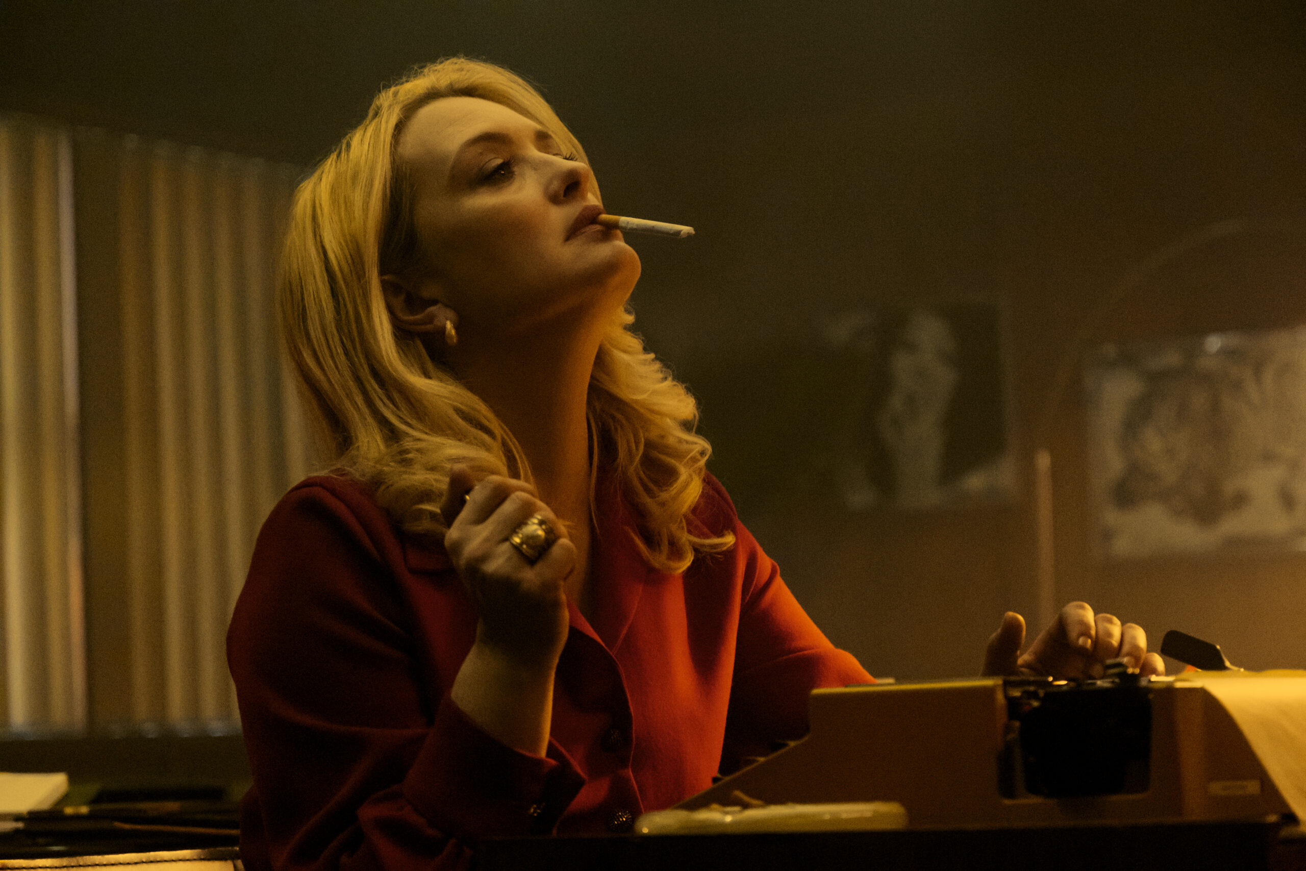 Carolina Crescentini como Adelina Tattilo em Mrs. Playmen na Netflix