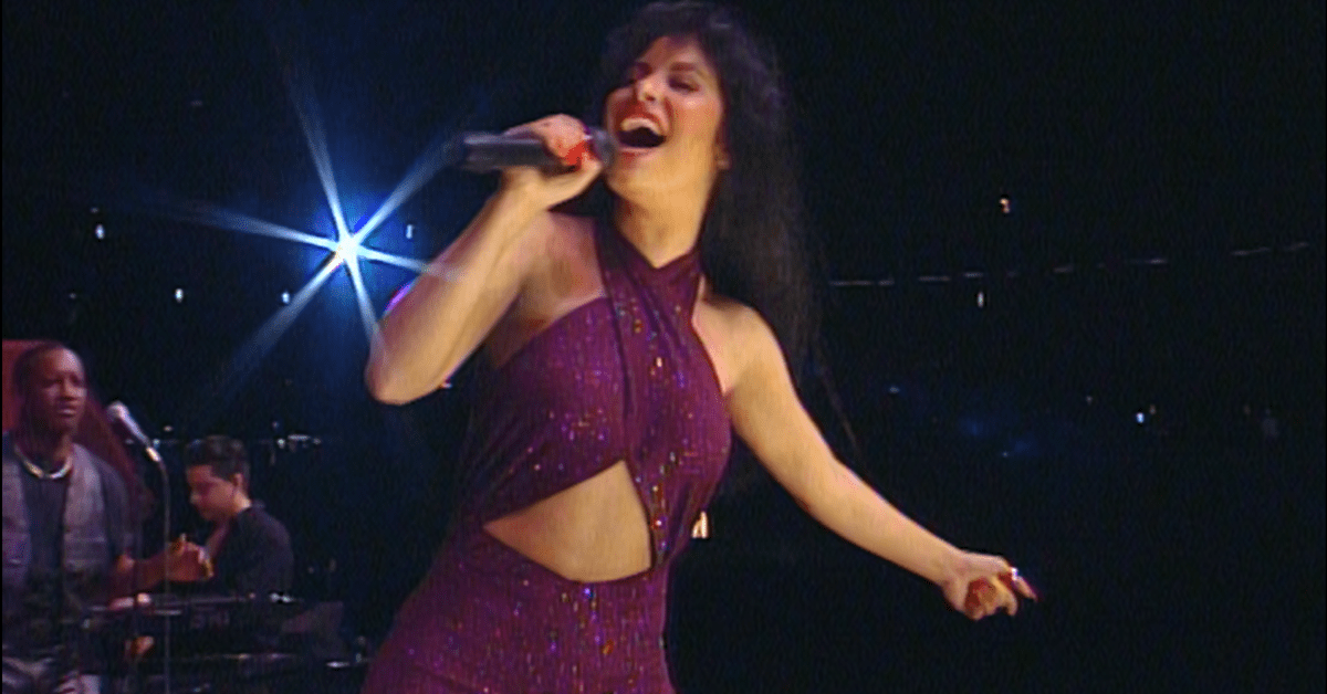 A verdadeira história por trás de Selena e Los Dinos: o legado de uma família
