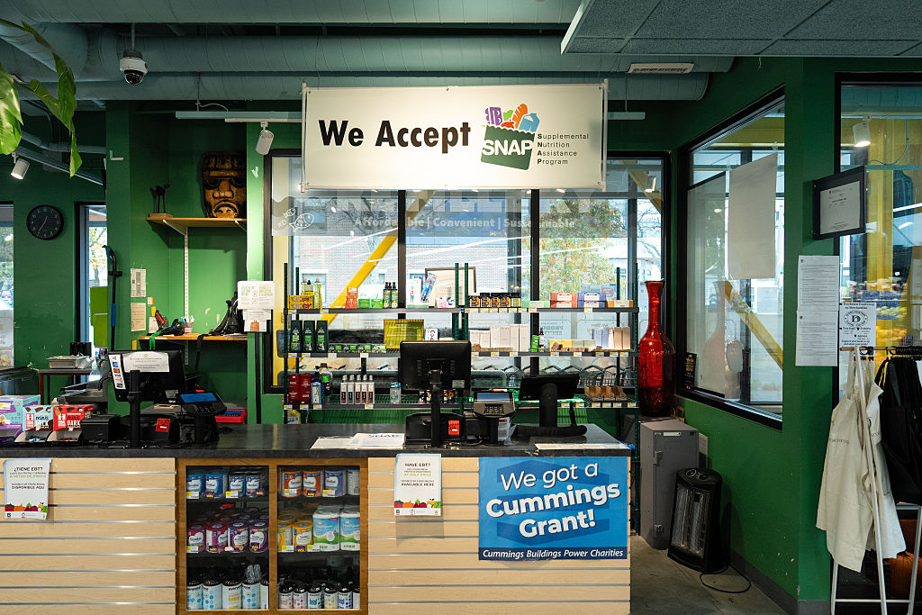 Representante Pressley reúne-se com vendedores de alimentos dependentes de SNAP