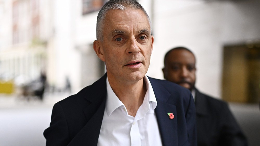 BBC demite diretor-geral por escândalo de Trump: 'Luta pelo jornalismo'