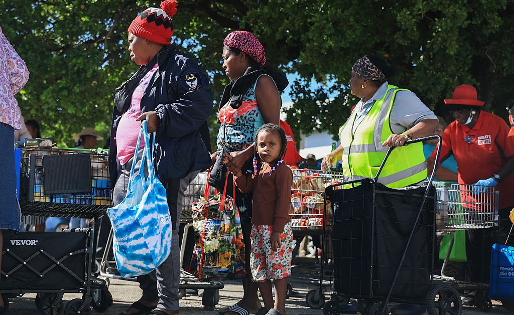 Benefícios SNAP definidos para serem parcialmente pagos: o que você deve saber