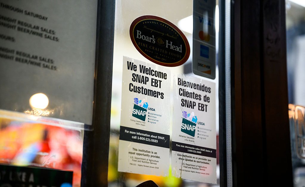 Benefícios do SNAP sob ameaça novamente após a nova ameaça de Trump