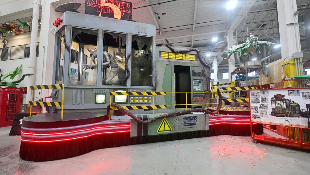 Carro alegórico do desfile de ação de graças da Macy's de Stranger Things tem fantoche Demogorgon