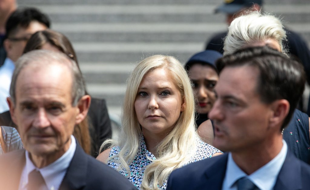 Casa Branca afirma que Virginia Giuffre é a ‘vítima’ anônima nos e-mails de Epstein sobre Trump