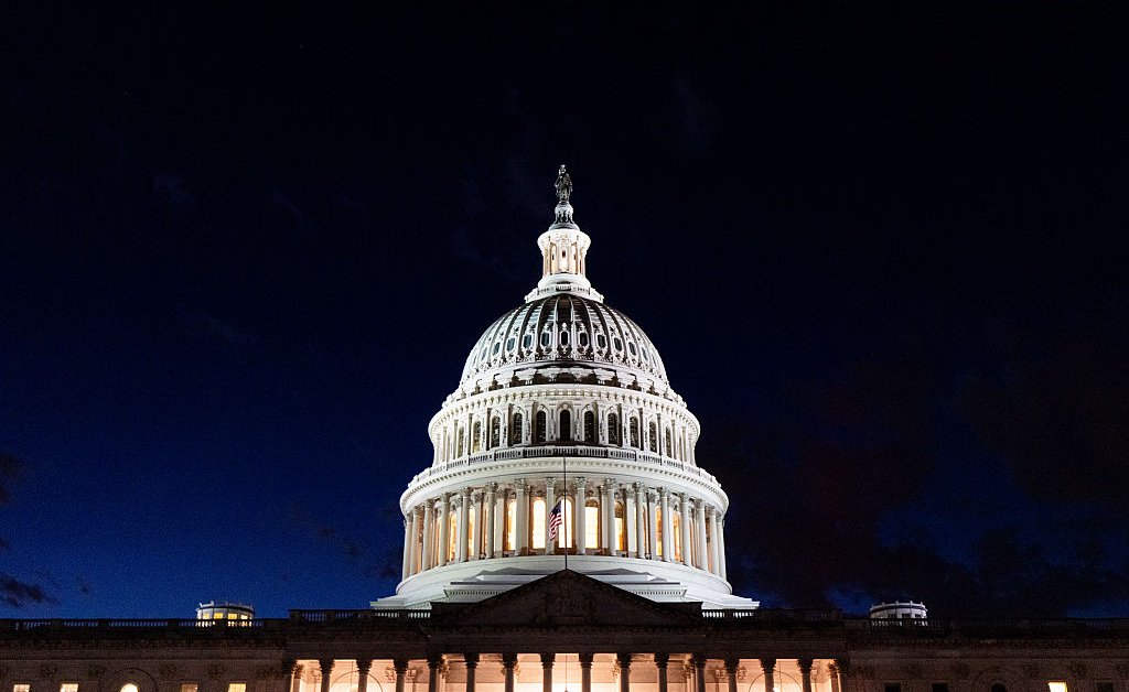 Desligamento do governo: Câmara envia projeto de lei de gastos para Trump