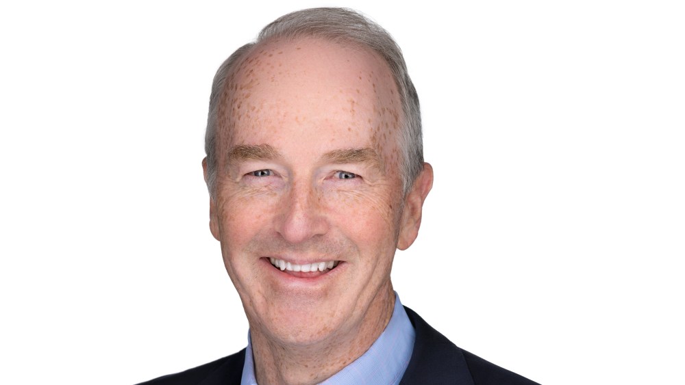 Disney renova contrato do CFO Hugh Johnston até janeiro de 2029