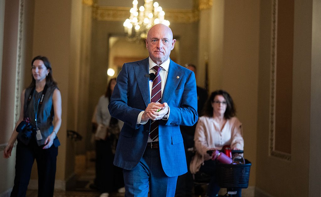 É ilegal instar as tropas a recusarem ordens ilegais?