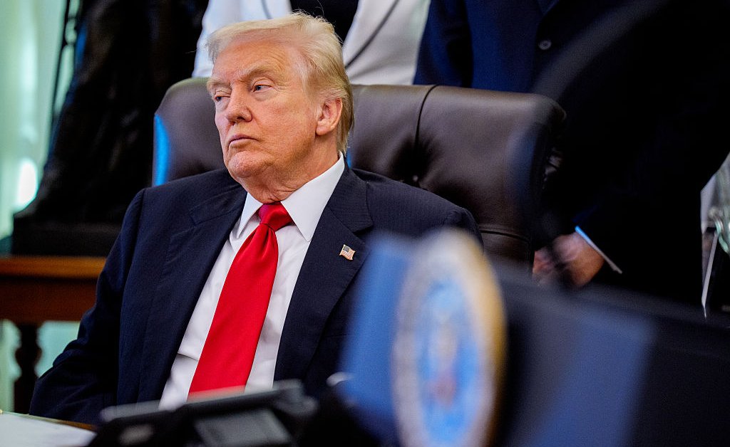 E-mails de Epstein: Democratas lançam bomba política no momento perfeito