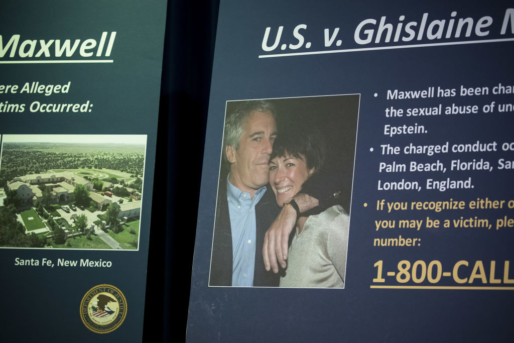Ghislaine Maxwell, amiga de Epstein, é presa pelo FBI