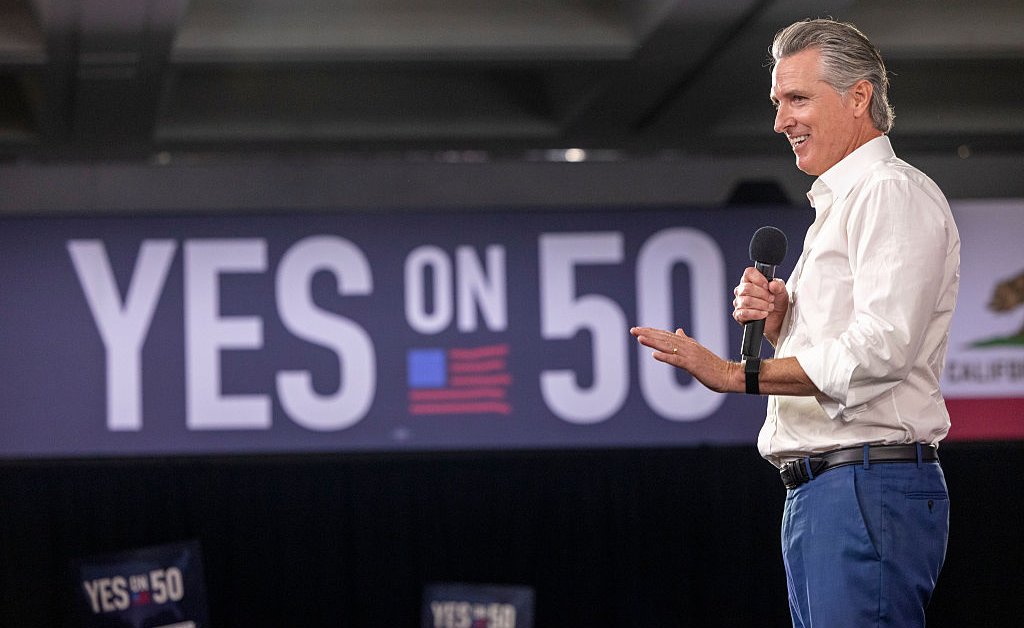 Eleitores da Califórnia aprovam redistritamento para combater movimentos do Partido Republicano