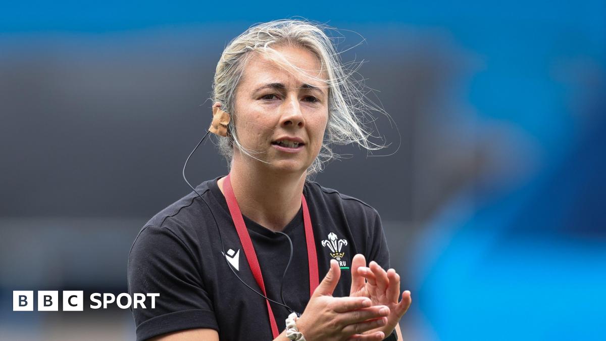 Elinor Snowsill coaching