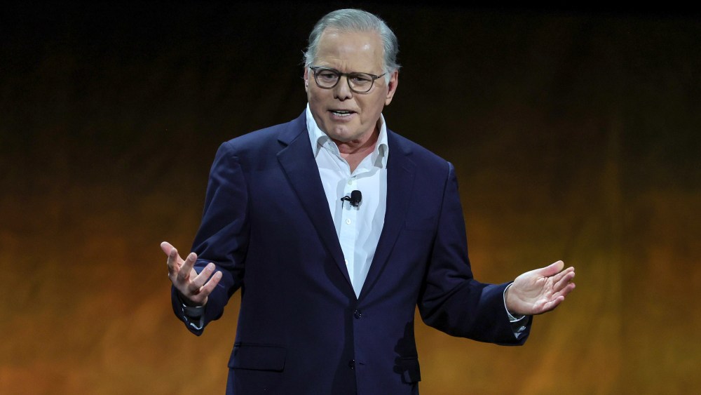 Em meio à análise de vendas, a Warner Bros. Discovery esclarece que o contrato de trabalho do CEO David Zaslav permitirá que ele retenha opções de ações no caso de uma 'mudança no controle'