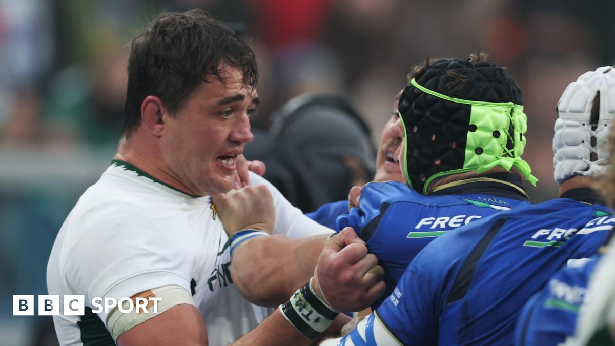 Franco Mostert is confronted by Italian players