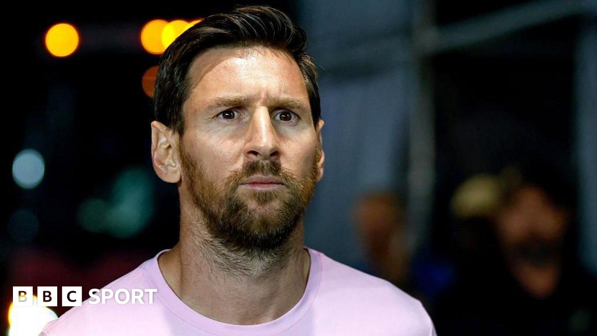 Inter Miami forward Lionel Messi arrives for an MLS Cup play-off match