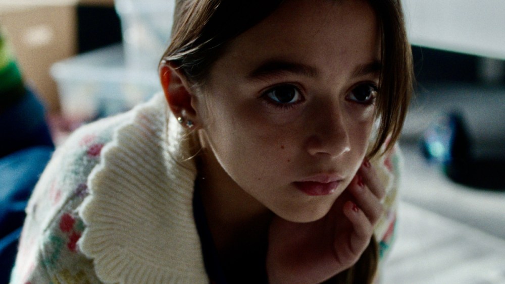 Maribel Verdú e Silvia Otero Topline AFM-Bound 'Under Your Feet'