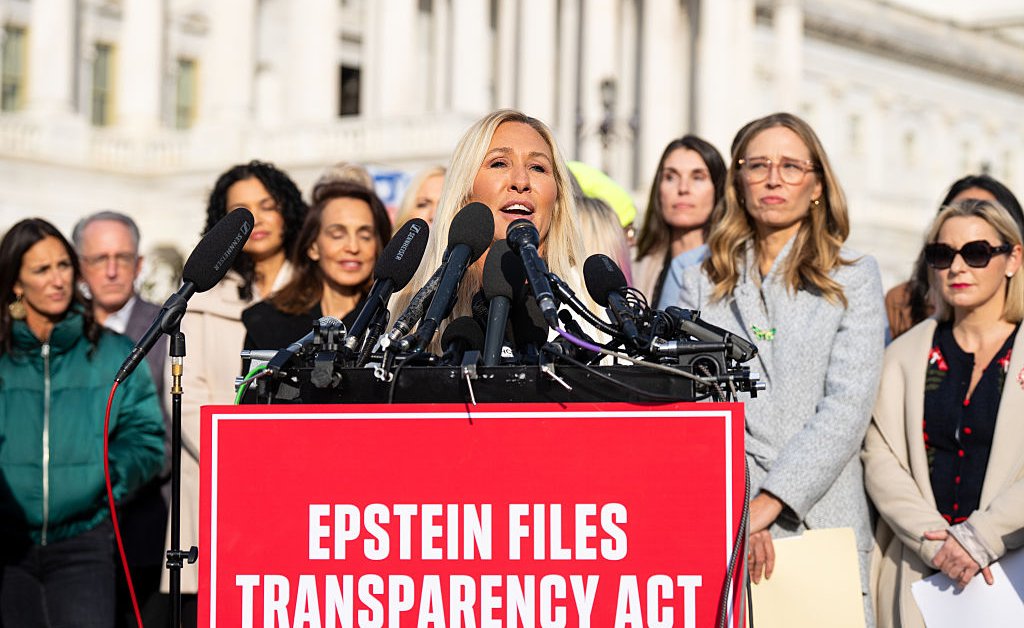 Marjorie Taylor Greene dispara de volta após o golpe de 'traidor' de Trump