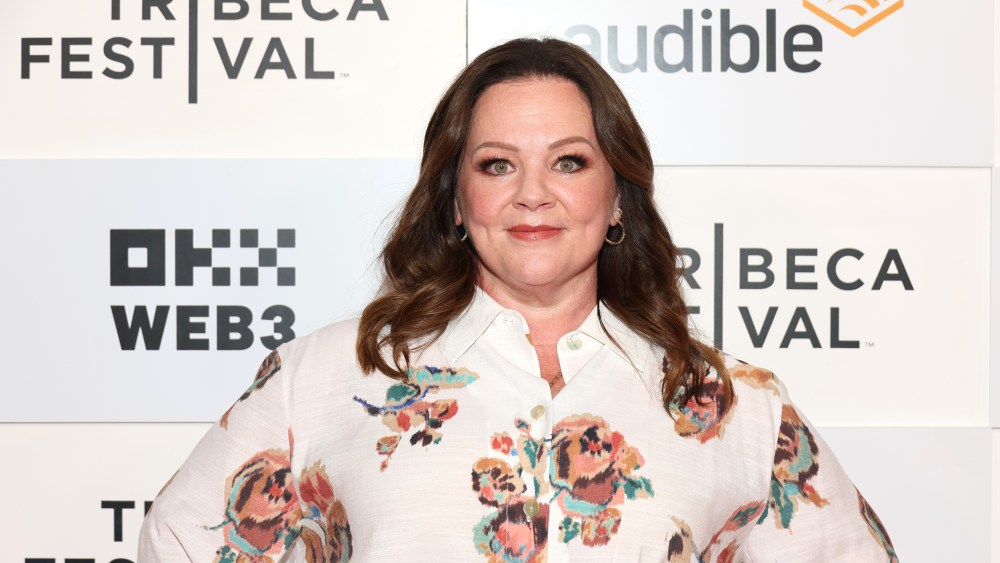 Melissa McCarthy apresentará 'SNL' em dezembro com o convidado musical Dijon