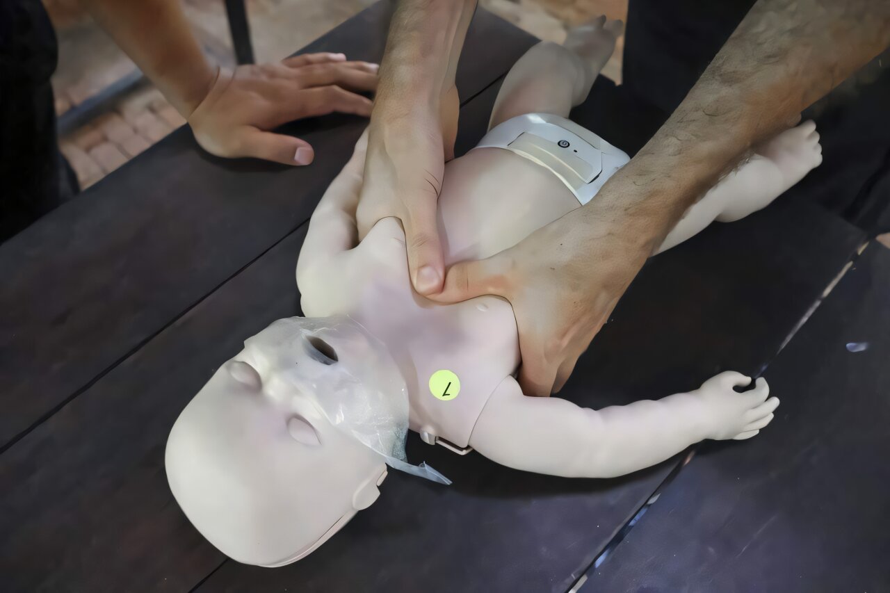 Novas diretrizes de suporte básico de vida pediátrico buscam melhorar os resultados e otimizar os cuidados, diz o coautor