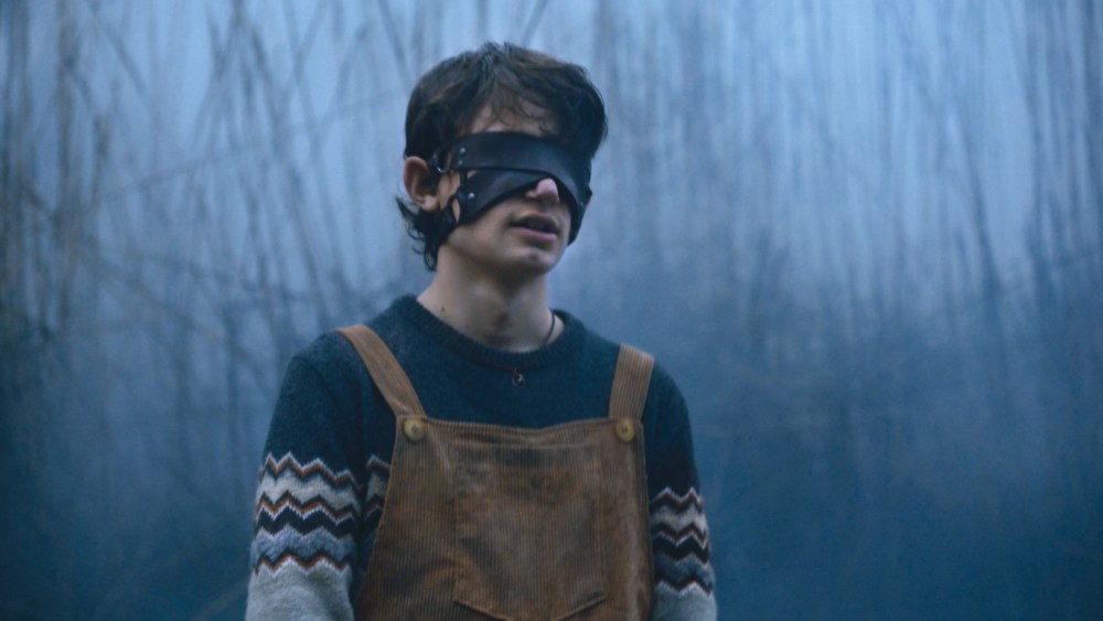 'O menino de olhos azuis claros' segue o medo e a aceitação na Grécia