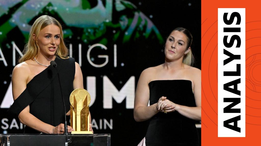 Hannah Hampton & Mary Earps