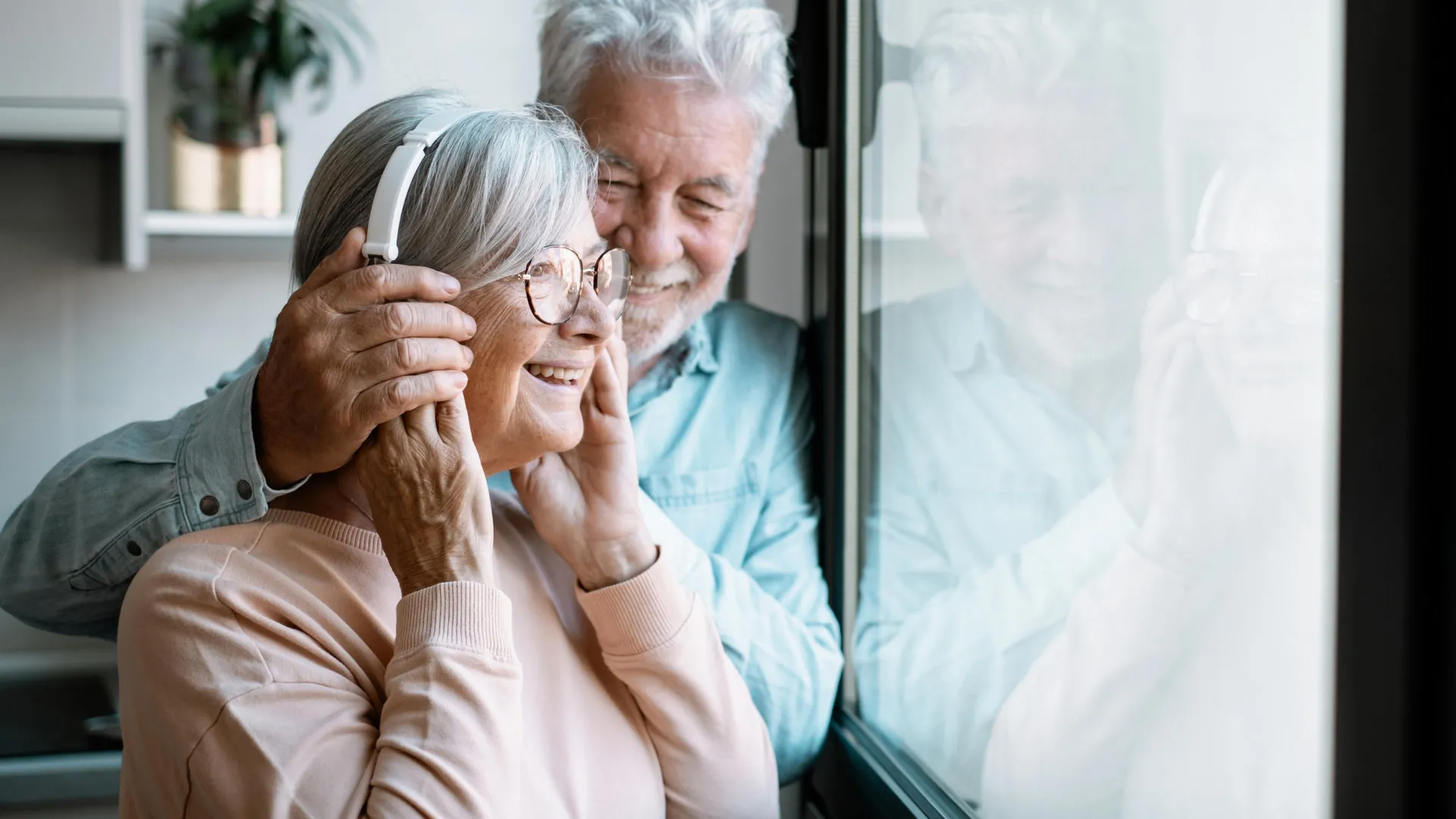 Ouvir música diariamente está relacionado com grande queda no risco de demência