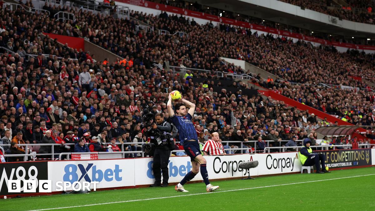 Declan Rice takes a throw-in for Arsenal at Sunderland