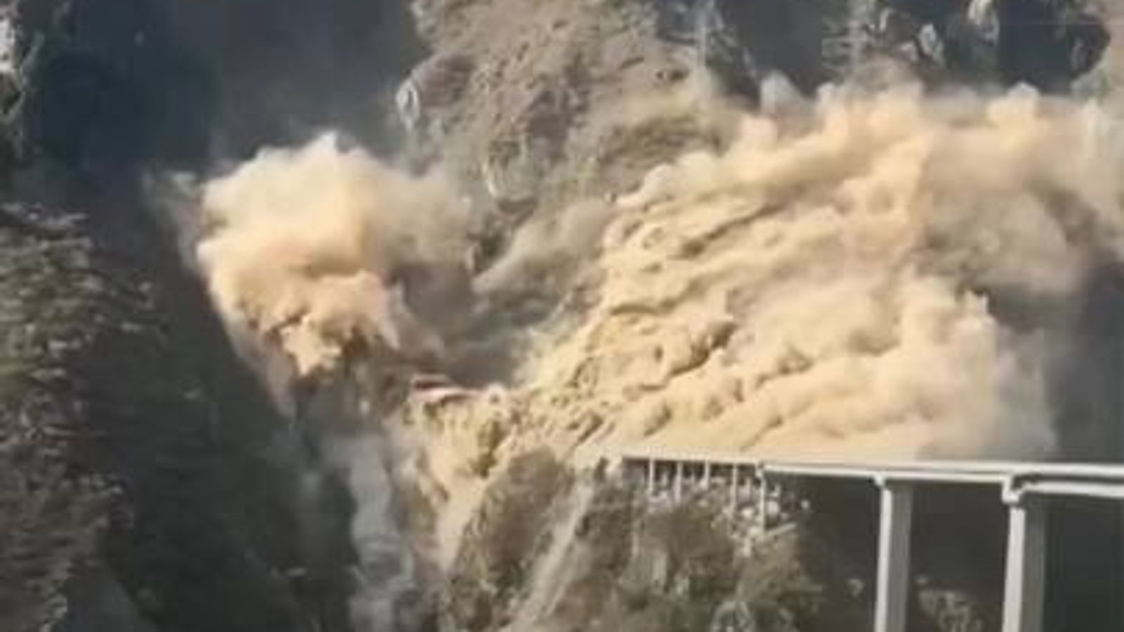 Newly opened bridge collapses in China