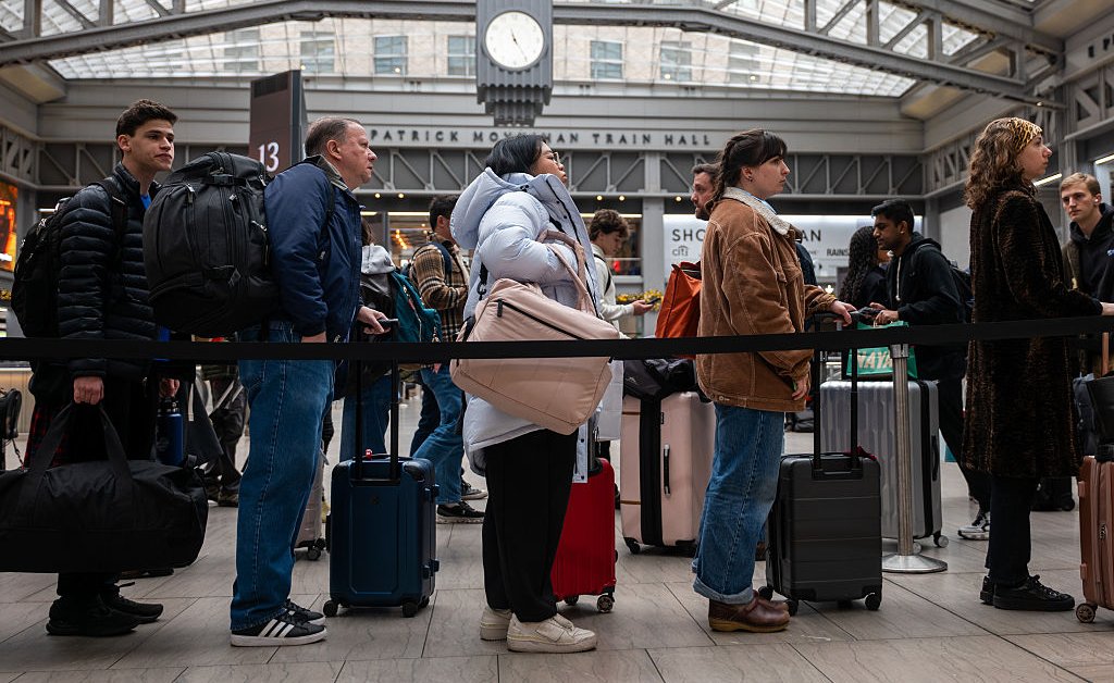 Por que um programa federal está incentivando os panfletos a se vestirem melhor