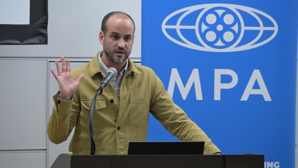 Produtor de 'Elvis' em 'Joana D'Arc', Karaokê com Hugh Jackman