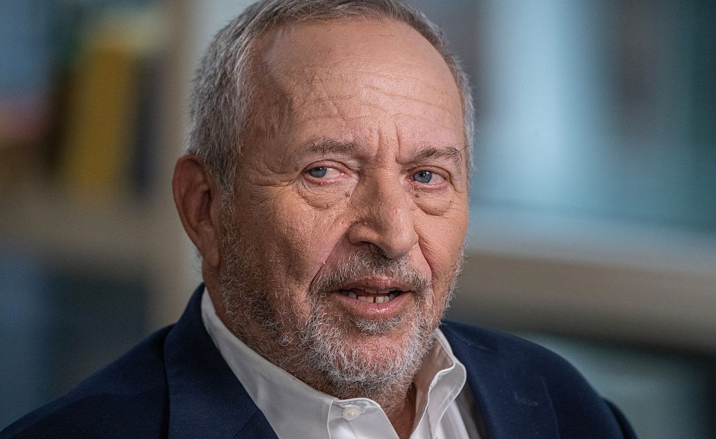 'Profundamente envergonhado' Larry Summers recua por causa de e-mails de Epstein