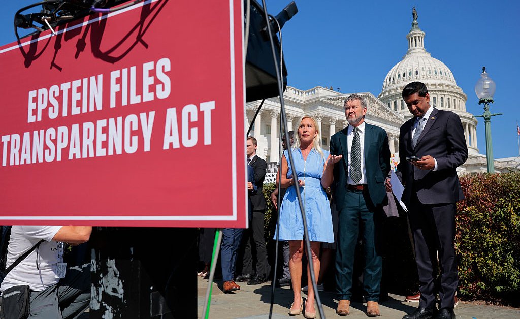 Quais republicanos da Câmara ajudaram a forçar uma votação nos arquivos de Epstein