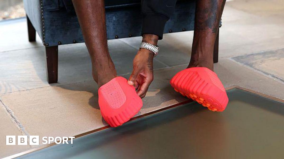 Marcus Rashford wearing the Nike Mind footwear