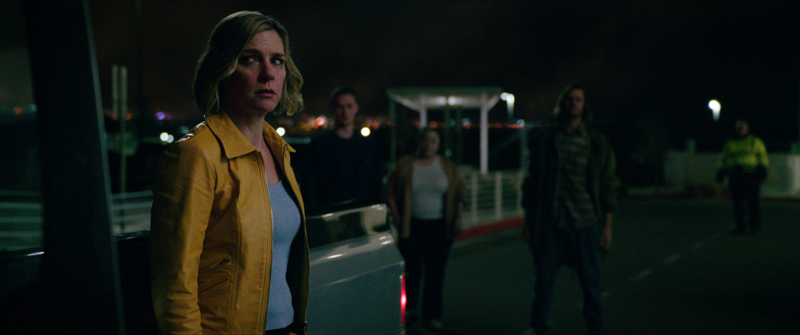 Rhea Seehorn como Carol no episódio 1 de 'Pluribus'.