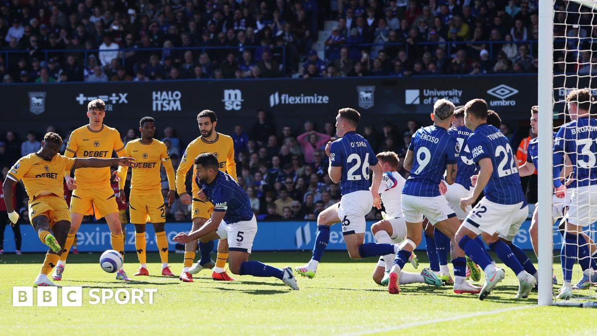 Wolves take an indirect free-kick against Ipswich