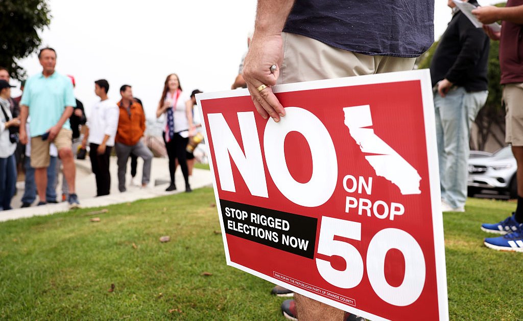 Republicanos da Califórnia processam na tentativa de bloquear novos mapas de casas