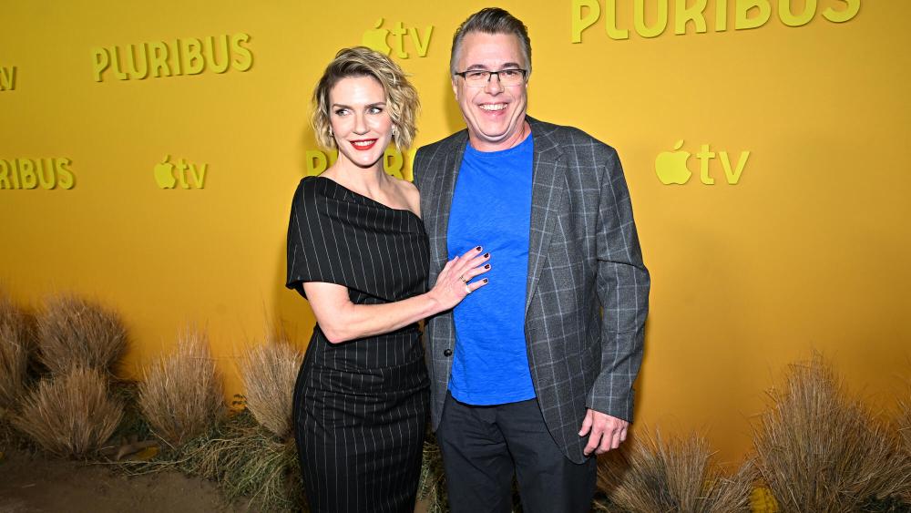 Rhea Seehorn e Vince Gilligan discutem drama de ficção científica