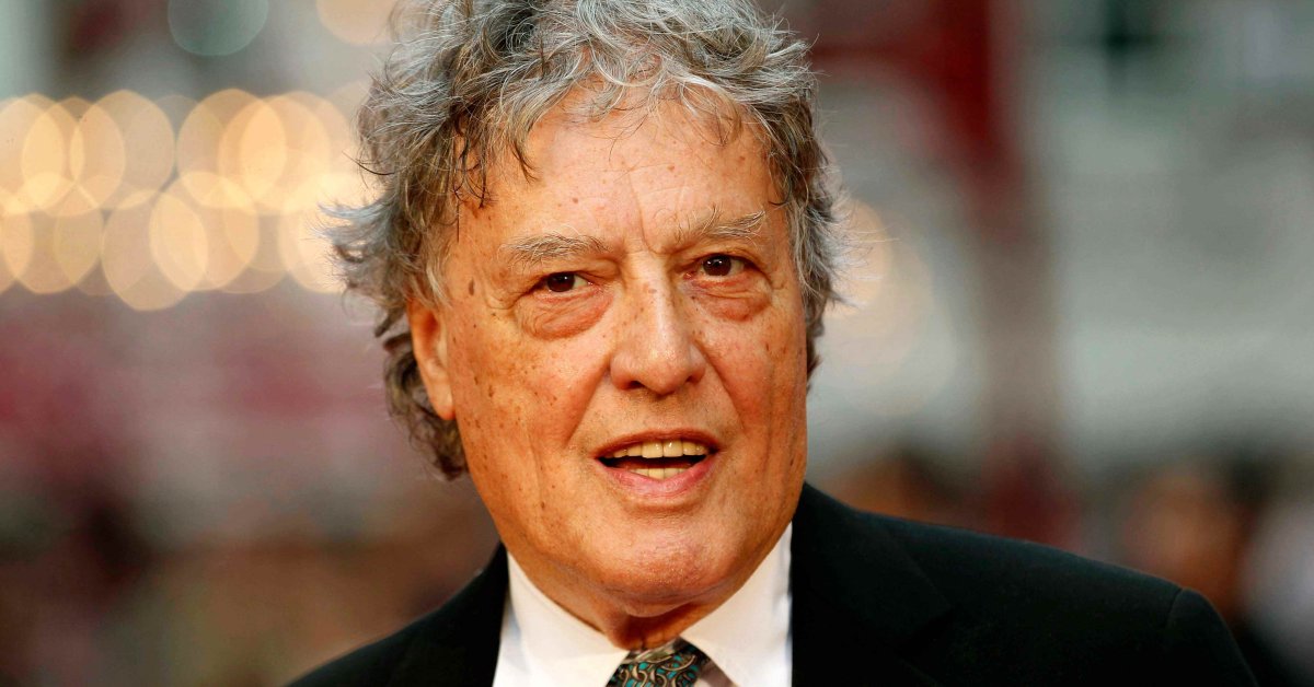 Tom Stoppard, aclamado como o maior dramaturgo de uma geração, morre aos 88 anos