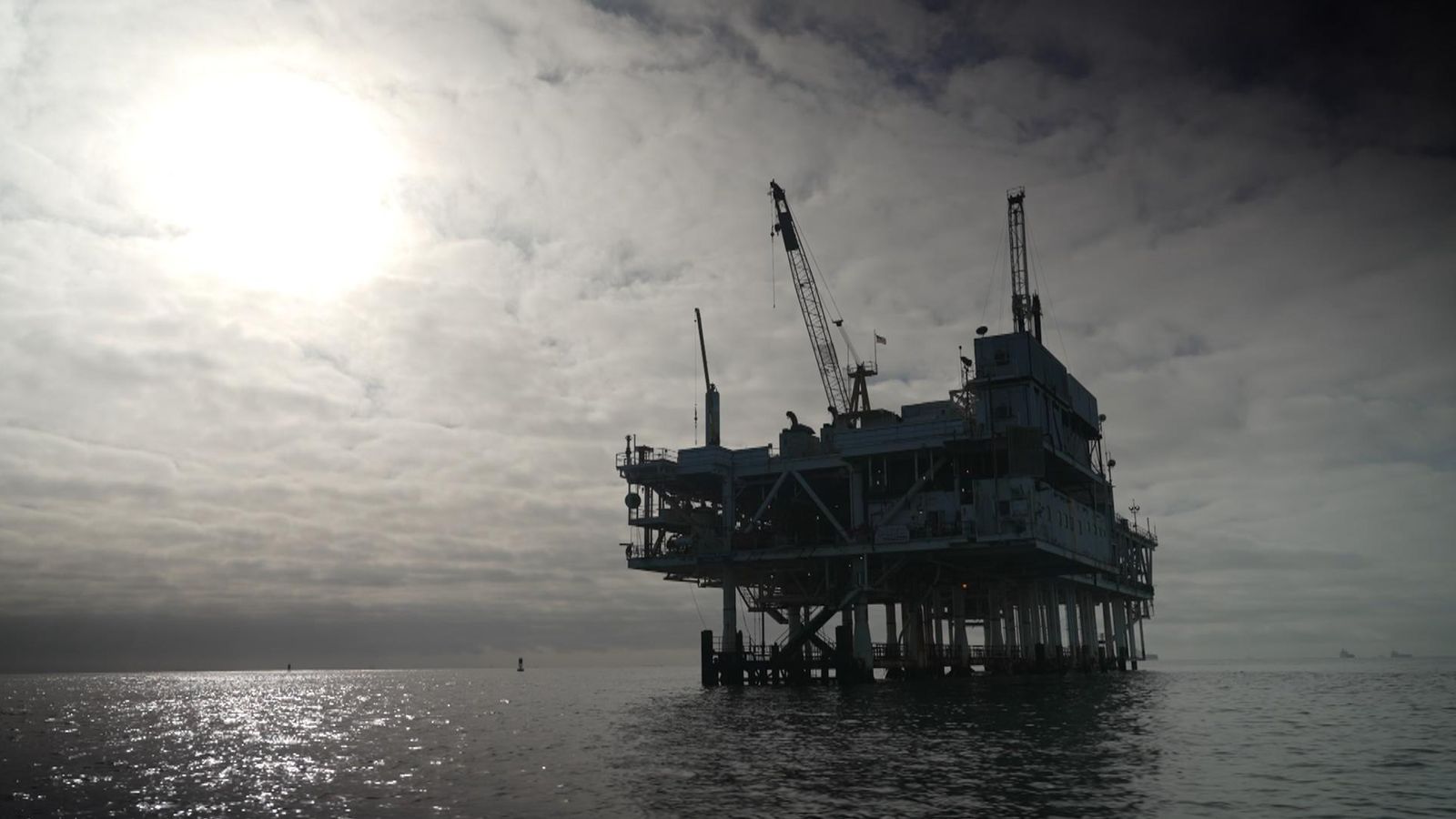 Trump cumpre a promessa de ‘perfurar, baby, perfurar’ – e isso pode ter enormes consequências | Notícias dos EUA