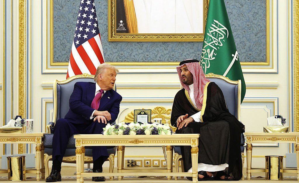 Trump e príncipe herdeiro saudita se reúnem para negociações de alto risco