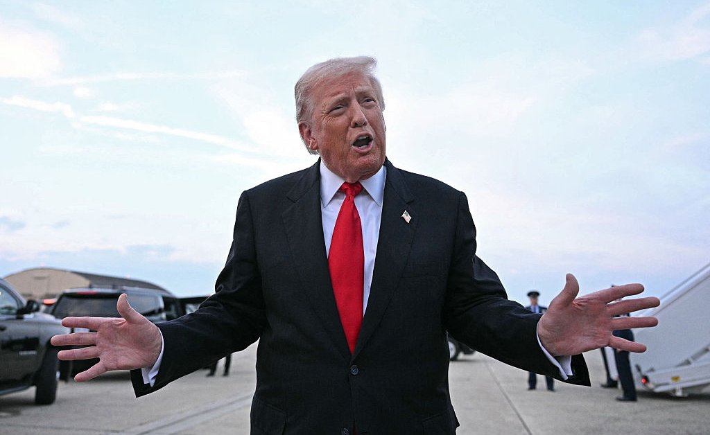 Trump está distribuindo US$ 2.000 para americanos? Aqui está o que sabemos